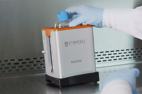 Watch this video to learn quick tips for using the Easy 250 EasySep™ Magnet to isolate cells from large-volume samples.